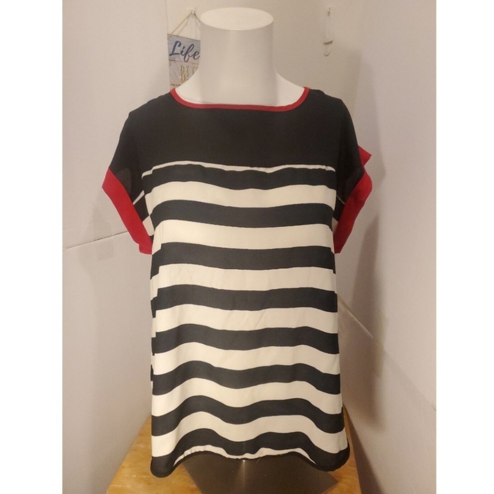 NWOT - Ashley Stewart Back button down top